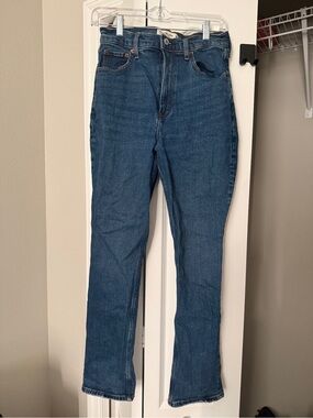 Abercrombie & Fitch Women’s Straight Jeans in Medium Blue Denim
